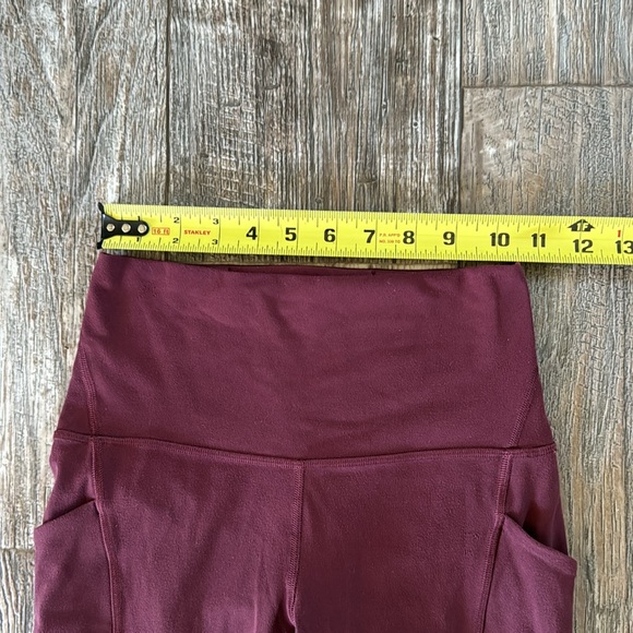 lululemon Athletic Women Beautiful Leggings, Size 4 - Picture 10 of 12